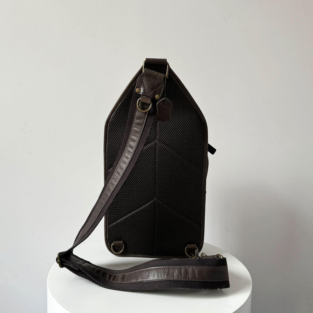 Full-Grain Crazy Horse Leather Sling Bag – Rugged Style, Two-Way Carry