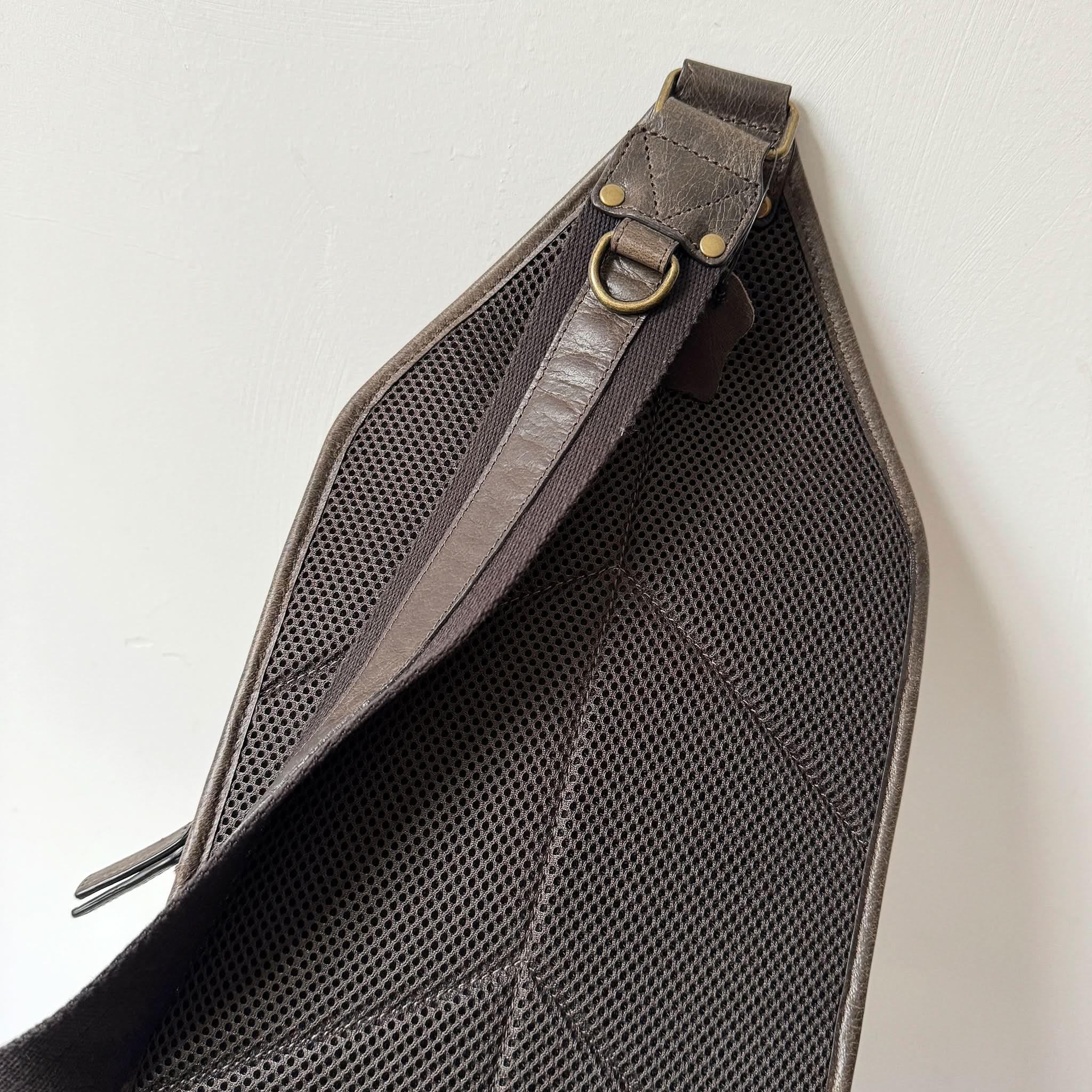 Full-Grain Crazy Horse Leather Sling Bag – Rugged Style, Two-Way Carry