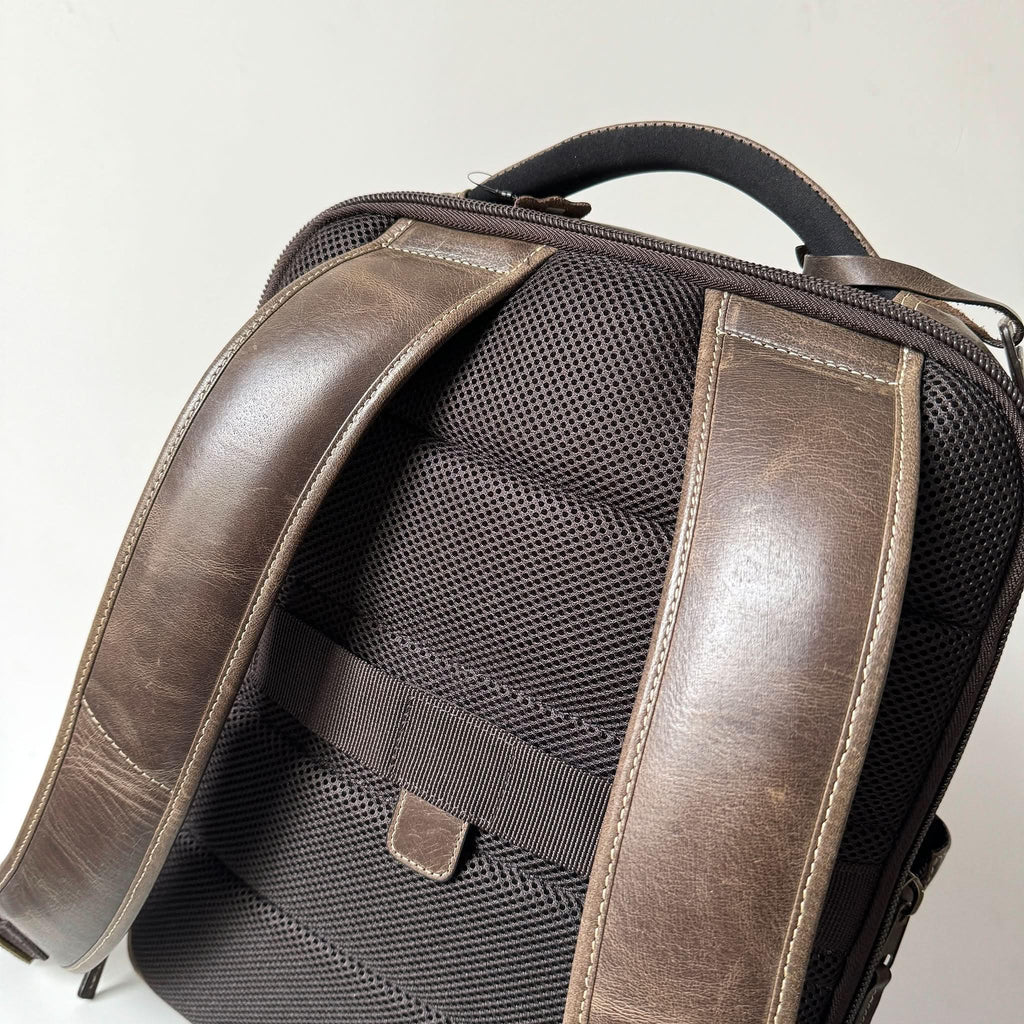 Crazy Horse Full-Grain Leather Laptop Backpack – Premium, Rugged & Stylish