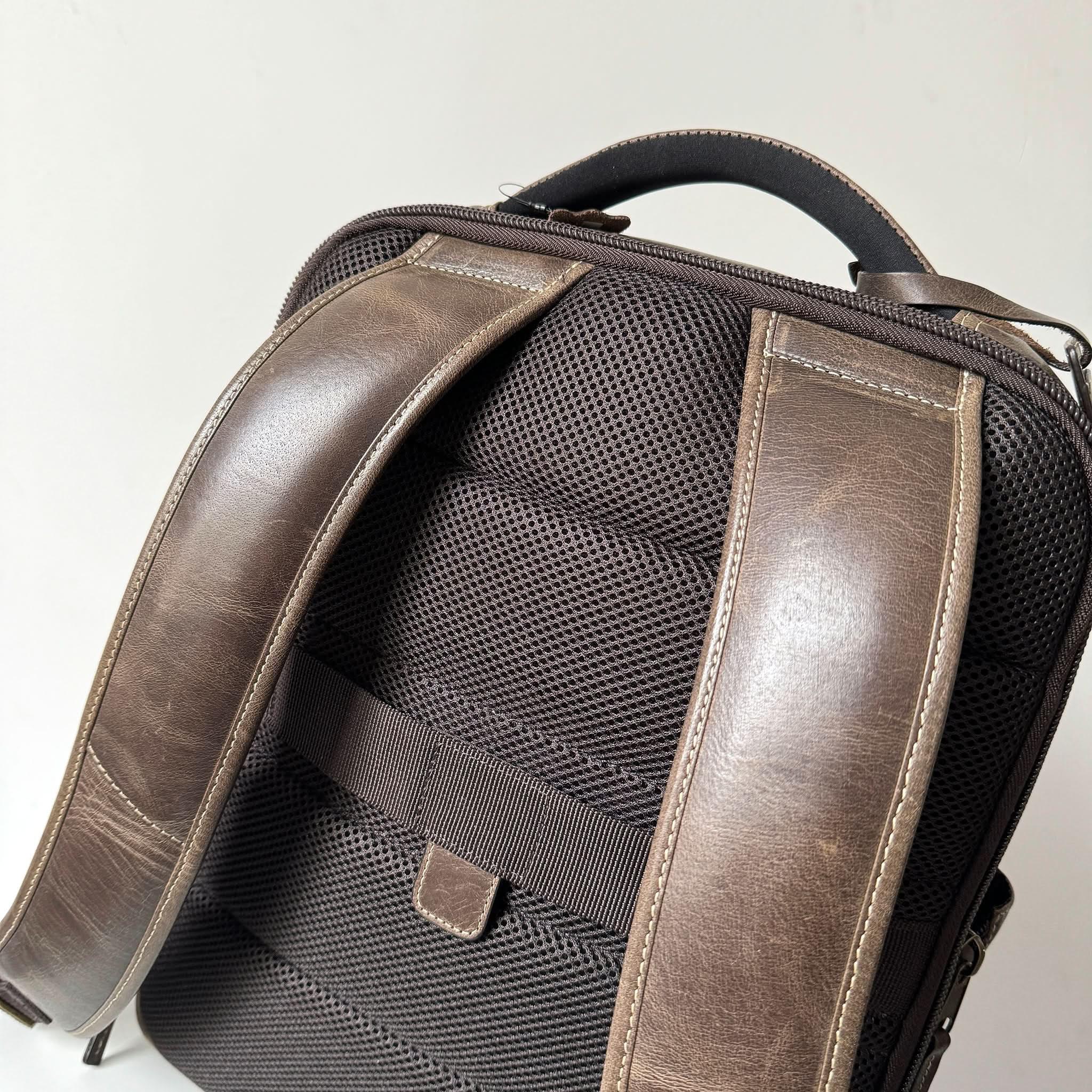 Crazy Horse Full-Grain Leather Laptop Backpack – Premium, Rugged & Stylish