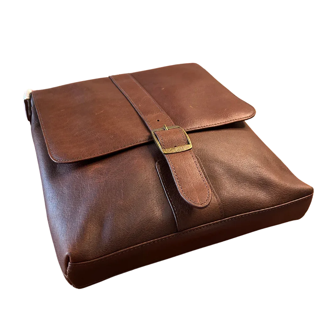 Cambridge Full-Grain Leather Crossbody – Smooth, Rich Color & Classic Style