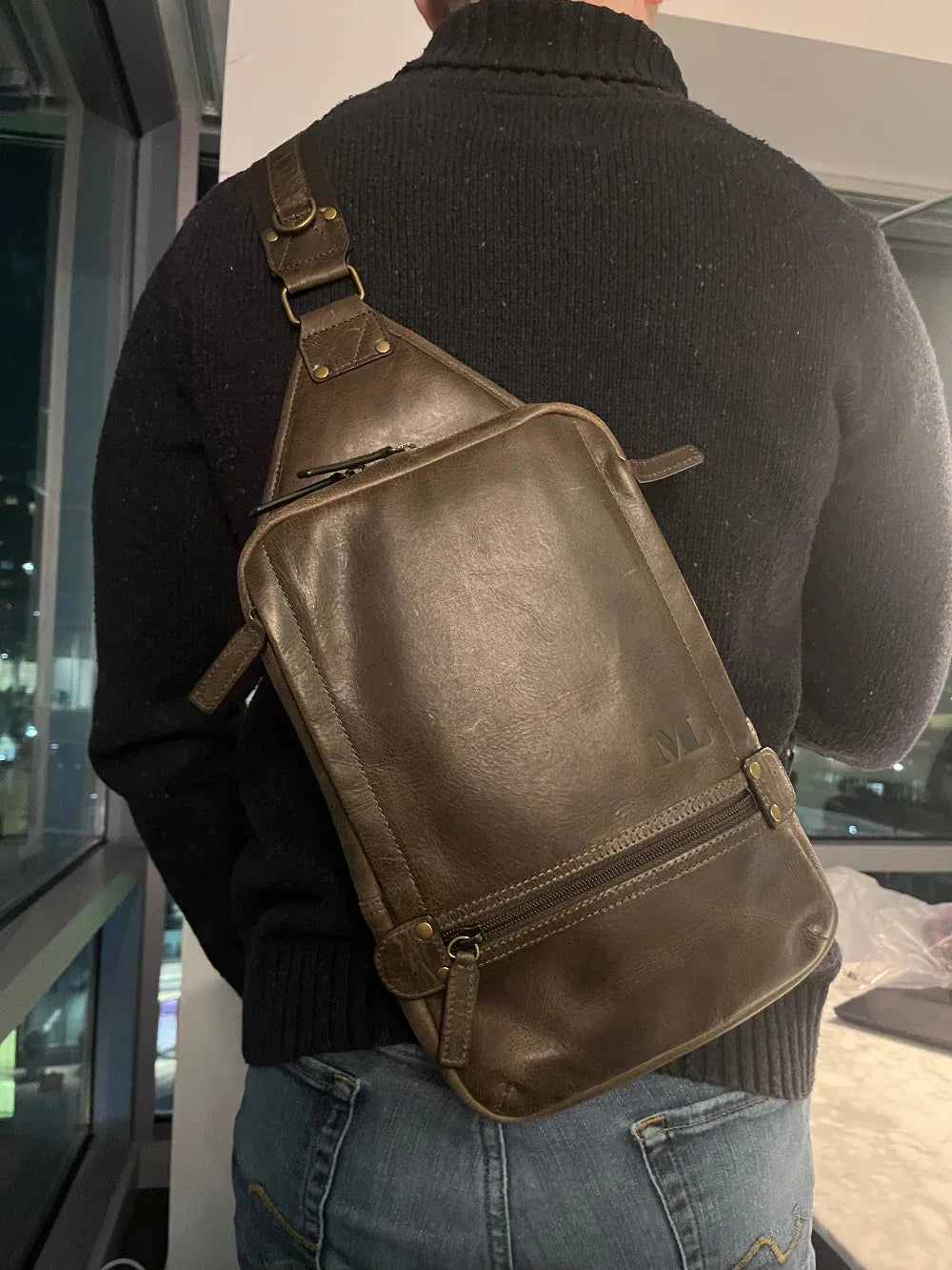 Full-Grain Crazy Horse Leather Sling Bag – Rugged Style, Two-Way Carry